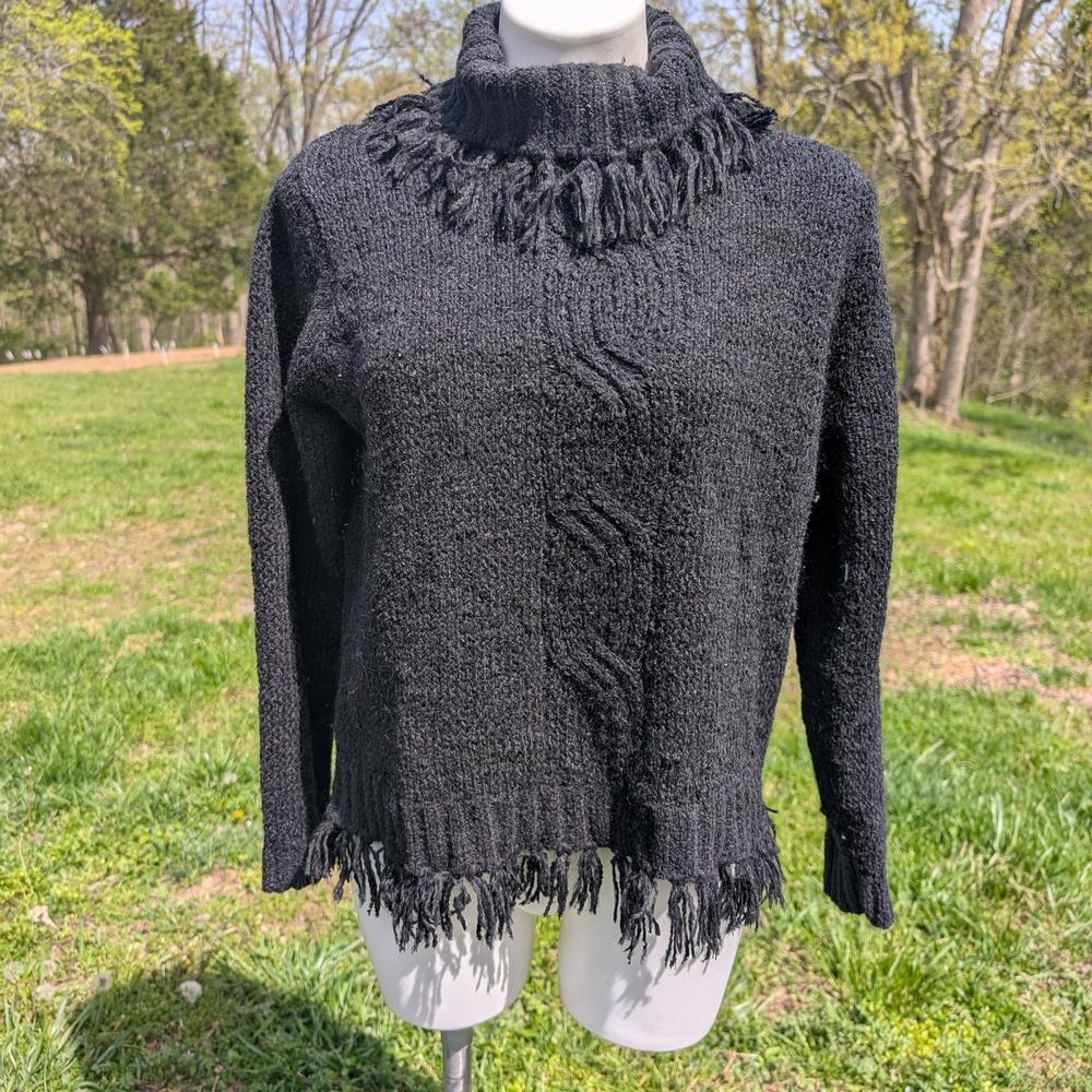 Northern Isles Elegant Black Turtleneck Sweater with Fringe